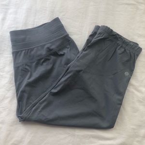 Women’s lululemon cropped jogger!!